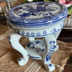 Baum Brothers Formalities Blue and White Porcelain Ceramic Riser Plant Stand.